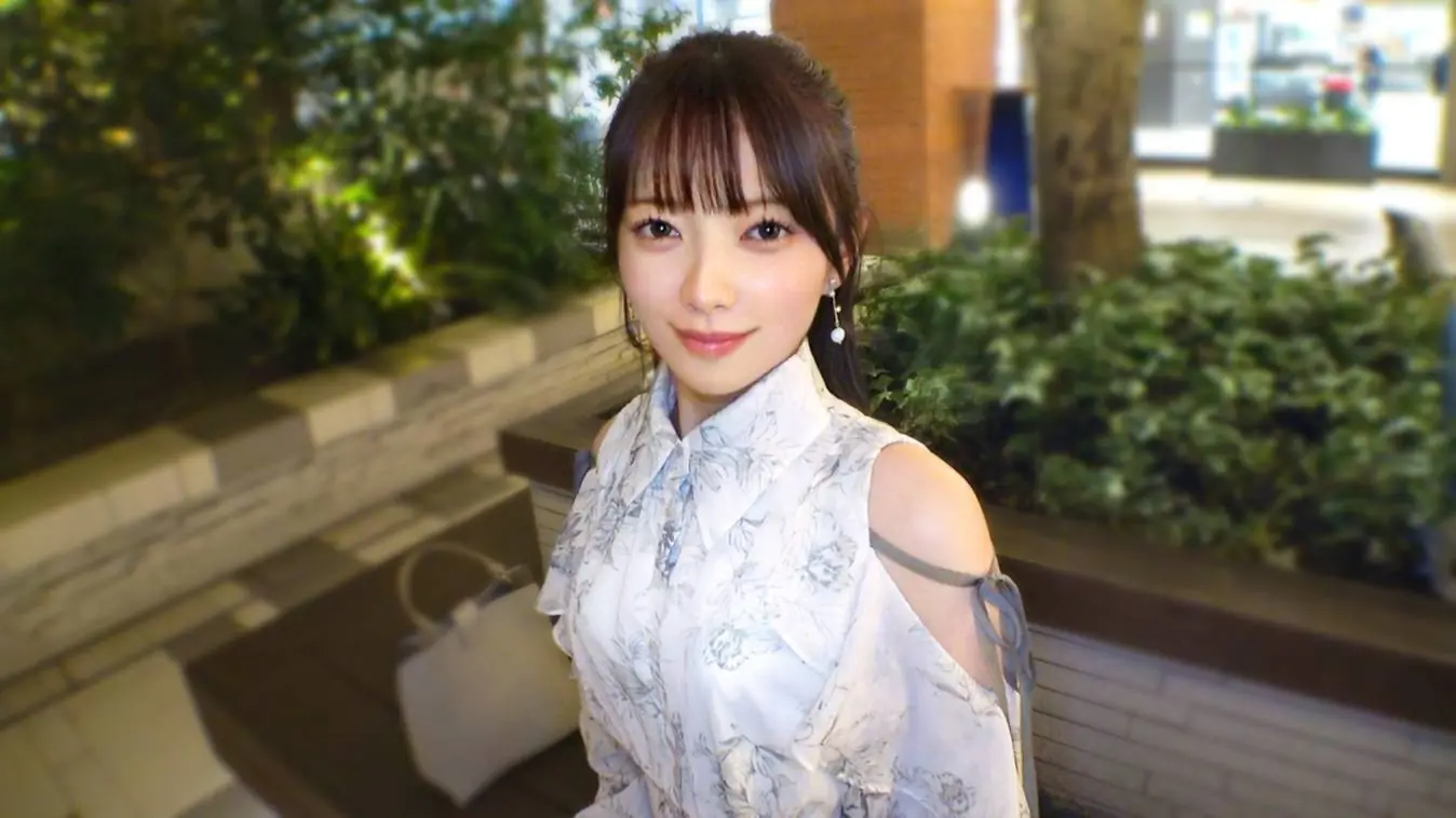 SIRO-5713 A model-class beauty has applied with all her sex appeal! Her goddess-like smile and gaze, as well as her extremely slender body, are bewitching and troubling! Take a look at the mythical extreme curvaceous beauty! [First shoot] AV application online → AV experience shooting 2597