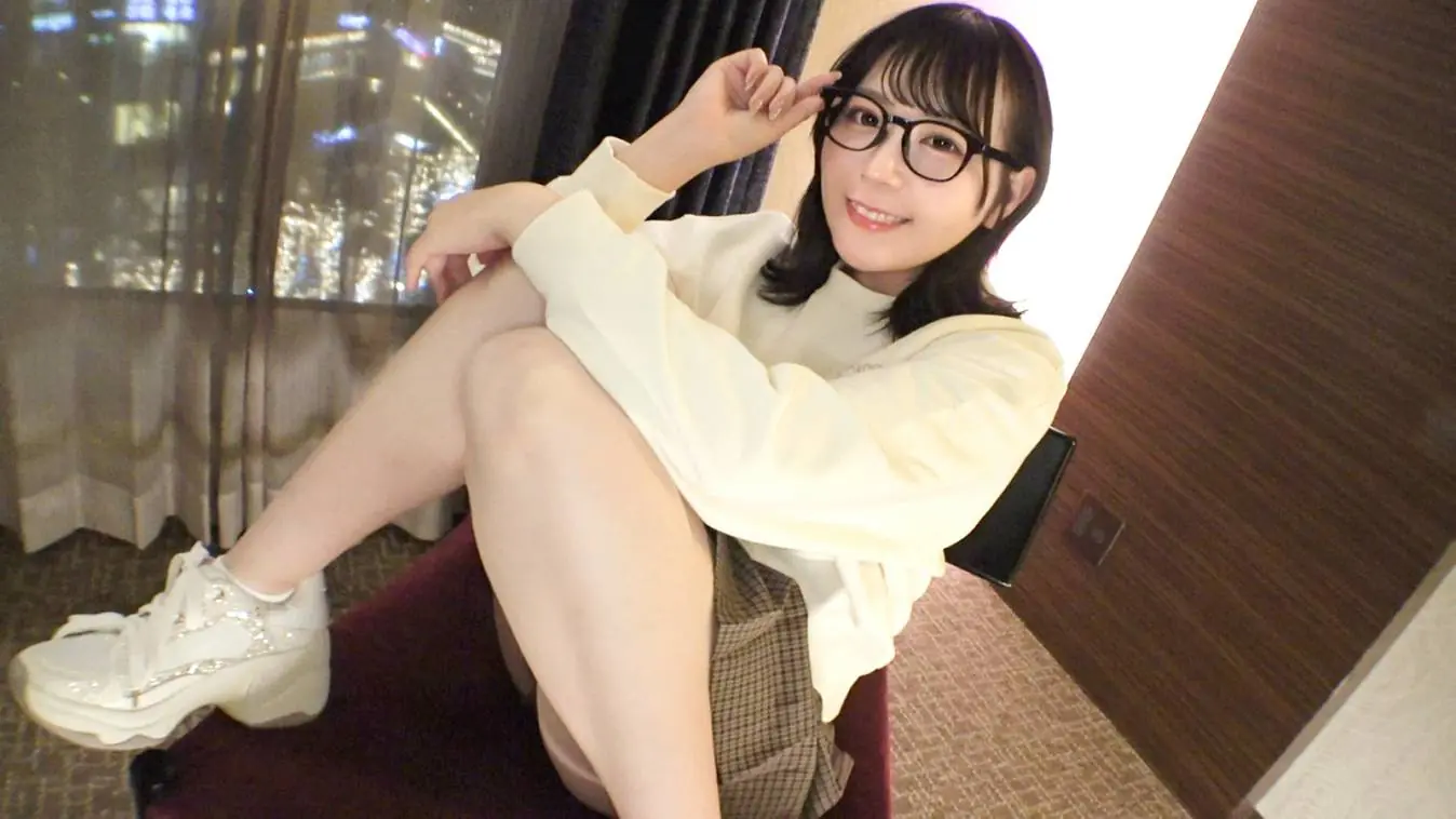 SIRO-5709 Just looking at it will heal you! She's a calm girl but a crazy woman who masturbates 5 times a week [Sana, 20 years old] The awkward cowgirl position is actually good! Intense sex that clings to the firm body! [First shoot] AV application online → AV experience shooting 2602